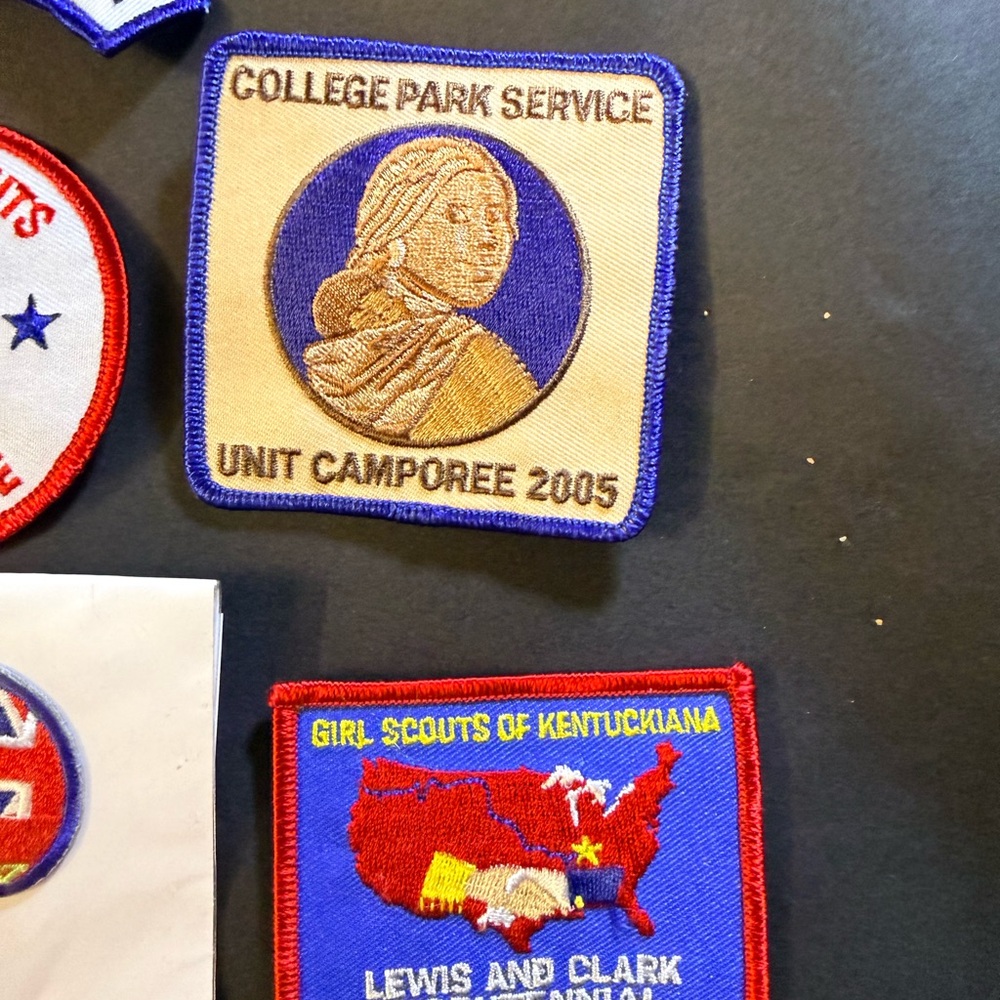 Vintage Girl Scouts Patch Badge Lot Epcot White House Parade 2005 Disney - Picture 9 of 10